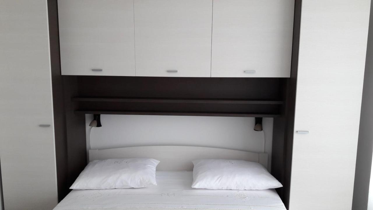 Apartment Nena- Apartman Sa Posebnim Ulazom U Prizemlju, Terasom I Zelenom Okucnicom Rakotule Luaran gambar