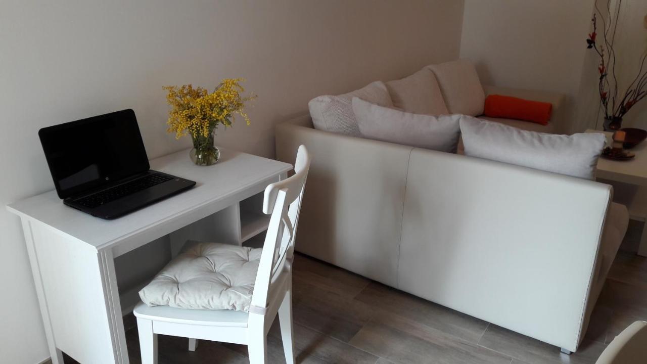 Apartment Nena- Apartman Sa Posebnim Ulazom U Prizemlju, Terasom I Zelenom Okucnicom Rakotule Luaran gambar