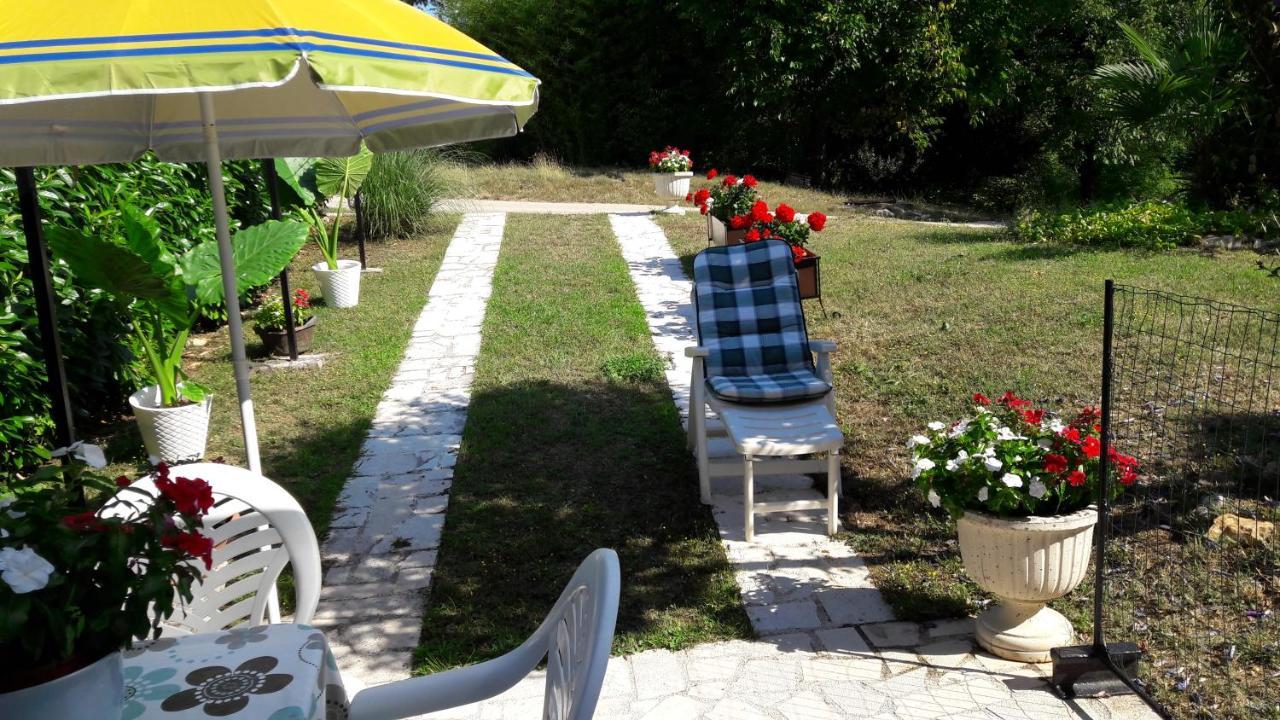 Apartment Nena- Apartman Sa Posebnim Ulazom U Prizemlju, Terasom I Zelenom Okucnicom Rakotule Luaran gambar